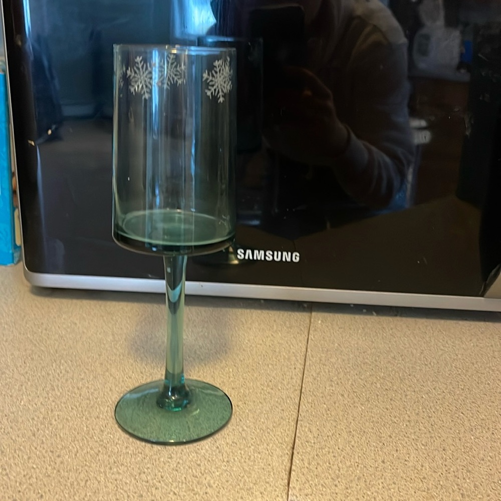 Snowflake glassware